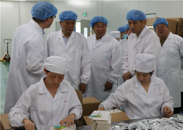 2020年6月24日平邑縣人大常委會黨組成員、副主任王江華一行到公司視察指導(dǎo)工作